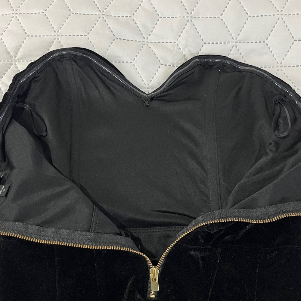 EXPRESS Sweetheart Neckline Black Velvet One Piece Strapless Pant Jumpsuit - Picture 5 of 6